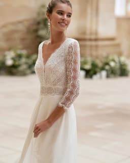 Customized New Unique Wedding Dresses Jumpsuit Bridal Gowns Pants Suite Lace Bride Dresses 3/4 Sleeves Wedding Gowns V Neckline