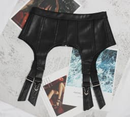 [EAM]  Black Zipper Metal Buckle Pu Leather Belt Personality Women New Fashion Tide All-match Spring Autumn 2026 1DD1938