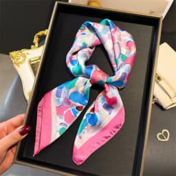 2024 Luxury Floral Print 70cm Square Silk Scarf Women Designer Scarves Bandana Foulard Shawl Hijab Echarpe Hairband Tie Ribbon
