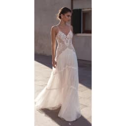 Customized Wedding Dresses Lace V-neck Spaghetti Straps Sleeveless High Quality Soft Tulle Bridal dress Vintage Marriage Gowns