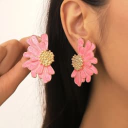 White Pink Color Metal Petal Stud Earrings for Women Personality Fashion Flower Earrings pendientes mujer