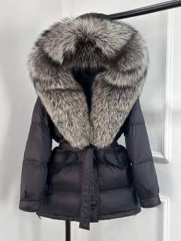2026 New Fashion Winter White Duck Down Jacket Women Real Natural Fox Fur Hooded Thick Warm Belted Puffer Down Coat Warm Parka