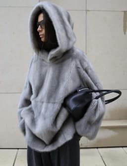Women's Fluffy Faux Fur Hoodie Oversized Pullover Thick Warm Winter Sweatshirt Cozy Chic Elegant Luxe Outerwear