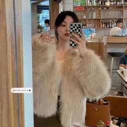 Korean Style Short Fur Jacket Women's Slimming Fashionable Warmth V-Neck Thickened Synthetic Leather Coat for Autumn Winter