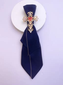 A Handcrafted, Noble and Elegant Women's Bow Tie in a Business and Campus Style, Suitable for Daily Fashion Wear, Business Gatherings, Event Performances, Program Hosting, Cosplay, Etc