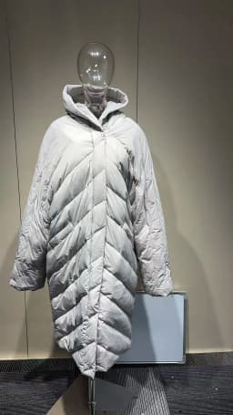 EAM Caramel Big Size Bat-shaped Thick Down Jacket New Hooded Long Sleeve Warm Women Parkas Fashion Autumn Winter 2026 30A5268