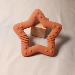 New Star Silicone Teether Food Grade Heart Baby Teething Toy