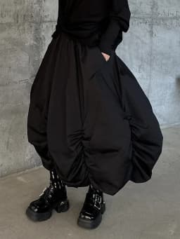 [EAM] High Elastic Waist Black Pleated Irregular Shaped A-line Half-body Skirt Women Fashion Tide New Spring Autumn 2026 1DH9135