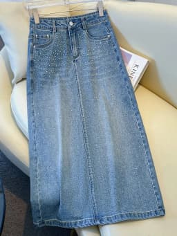 Korean Design Sensation Rhinestone Denim Mid-Length A-Line Skirt Women's Spring 2026 Slimming Skirts Fashionable Jeans Skirts