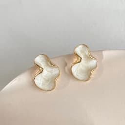 Artistic Abstract White Black Pink Color Cloud Irregular Stud Earring for Women Temperament Ear Jewelry Simple Party Gift