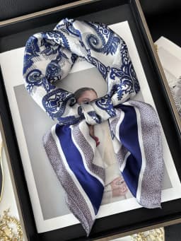 Vintage Chain Print Satin Square Scarf Soft Lightweight Women’s Fashion Accessory for Hair Neck Shawl Elegant Hair Scarf