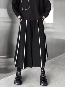 [EAM] High Elastic Waist Black Striped Long Wide Leg Pants New Loose Fit Trousers Women Fashion Tide Spring Autumn 2026 1DF1509