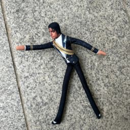 Michael Jackson Collectible Doll with 6 Classic Stage Outfits King of Pop Figure MJ Fan Gift Desktop Home Decor Ornament