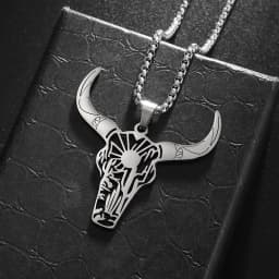 Retro Punk Turquoise Bull Head Pendant Necklace for Men Fashion Hip Hop Motorcycle Riding Trend Cool Personalized Jewelry