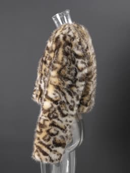 [EAM] Pattern Short Elegant Faux Fur Jacket New Round Neck Long Sleeve Women Coat Fashion Tide Autumn Winter 2026 CPG6814