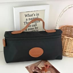 New Nylon Cosmetic Bag with Leather Label Lightweight Portable Toiletry Bag Fashion Travel Makeup Organizer for Women Men