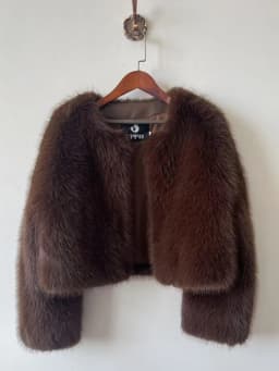 2025 Selling Autumn Winter Fluffy Fox Fur Jacket Women Thickened Warm Faux Fur Jacket Short Street Fashion Luxury Plush Jacket