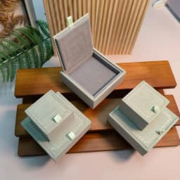 High-end White Satin Jewelry Box Ring Box Necklace Earrings Gift Storage Display Box Paper Flip Jewelry Organizer Box Joyero