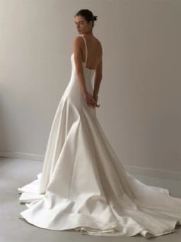 Kyoto Customized White Simple Satin Princess A-line Wedding Dress Square Collar vestidos de noche Court Train robe de mariée