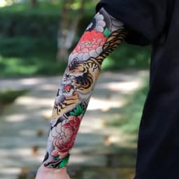 Ultra thin seamle Tattoo Flower Arm For Men Women Cool Travel Cycling Elastic Scratch Resistant Sunscreen Arm Sleeves Accessorie