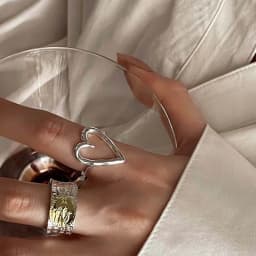 Vintage Unique Heart Motif Ring Texture Hollowed-Out Rings for Women Silver Color Temperament Jewelry Gift Daily Wear