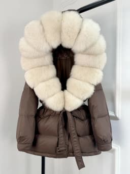 2026 New Fashion Winter White Duck Down Jacket Women Real Natural Fox Fur Hooded Thick Warm Belted Puffer Down Coat Warm Parka