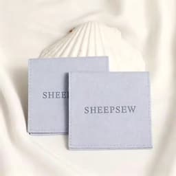 50pcs SHEEPSEW Microfiber Jewellery Envelope Pouches Custom Deboss Logo Multi Colors Jewelry Packaging Bag For Bridesmaid
