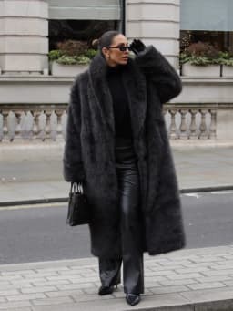 Winter Thick Warm Long Sleeves High Quality Fur Jacket Women Overcoat Luxury Chic Super Long Faux Fur Jacket Coat