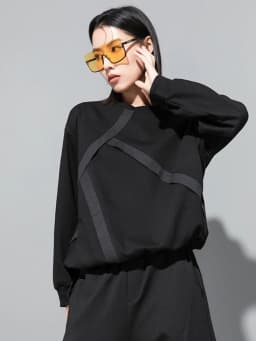 [EAM] Black Ribbon Color-block Sweatshirt New Round Neck Long Sleeve Women Big Size Fashion Tide Spring Autumn 2026 1DH0579