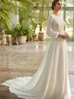 Customized Summer Beach Wedding Dresses Boho Bridal Gowns 2024 Lace Bride Dress Long Sleeves Wedding Gowns White Round Neck