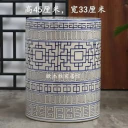 White Porcelain and Drawn Blue Shoe Hand Changing Stool Ceramic Drum Bathroom Neoclassical Imitation Sitting Stool Low Round
