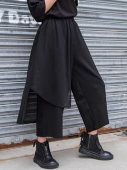 [EAM] High Elastic Waist Black Chiffon Asymmetric Pants New Loose Fit Trousers Women Fashion Tide Spring Autumn 2026 1DF4656