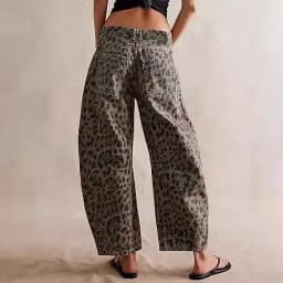 2026 Women's New Fashion Trend Basic Versatile Street Casual Comfortable Loose Printed Leopard Print Straight Leg Women's Jeans