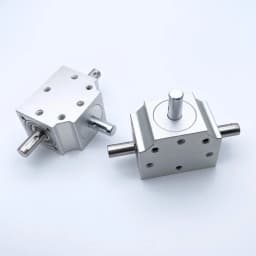 New Right Angle Conical Bevel Gearbox Right Angle Commutator Device Speed Ratio 1:1 Double 8MM Shaft Gear Material 45 Steel
