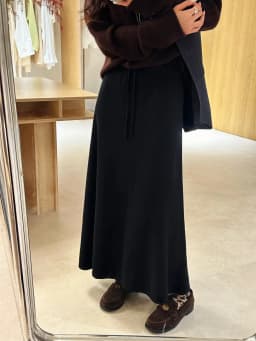 Versatile Medium-Length Wool Knit Skirt For Women With Elastic Waist Soft And Supple Style Wide Hemline Casual Fashion