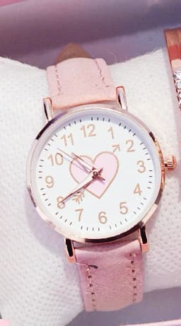 Cute Heart Pattern Dial Girls Quartz Wrist Watch Simple Leather Band Fashion Watch For Student Daily Gift
