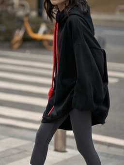 [EAM] Black Drawstring Color-block Sweatshirt New Hooded Long Sleeve Women Big Size Fashion Tide Spring Autumn 2026 1DJ5447