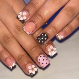 24Pcs French Short Square White Reusable False Nail Tips with Rhinestone Star Chain Nude Pink Acrylic Lovely Nails Fashion Set