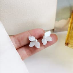 Korean Style Small Daisy Flower Ear Clip Earrings Spring Simple White Purple Petal Flower No Piercing Clip Earrings for Women
