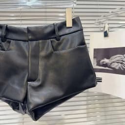 DEAT 2026 Spring New Items PU Leather Solid Color High Waist Shorts For Women Temperament Short Pants Female Fashion 11A02227
