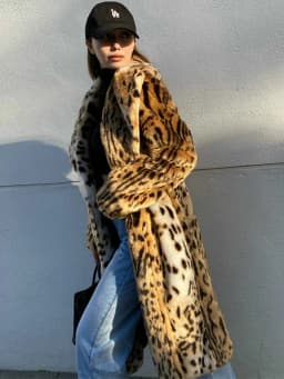 Lautaro Winter Long Warm Thick Leopard Fluffy Faux Fur Coat Women Tiger Print Runway Loose Luxury Designer Clothing Women 2022