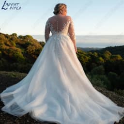 LAYOUT NICEB Scoop Neck Applique Bride Gown 2024 Plus Size A-Line Tulle Wedding Dresses Back Buttons Custom vestidos novias boda