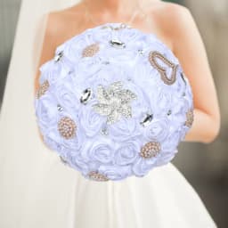 17design New White Wedding Bride Holding Flowers Artificial Bouquet Ribbon Rhinestone Pearl Bouquet Decoration Bride Groom Dance