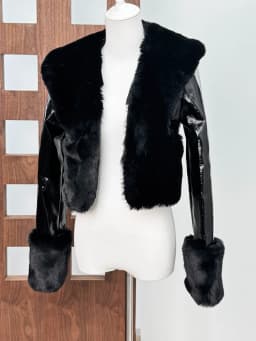 [EAM] Black Brief Short Slim Elegant Faux Fur Jacket New Lapel Long Sleeve Women Coat Fashion Tide Autumn Winter 2026 1DJ8957