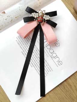 Vintage British Pearl Bee Bow Tie Handmade Fabric Ribbon Brooch Insect Collar Bowtie White Shirt Collar Pin Fashion Accessories