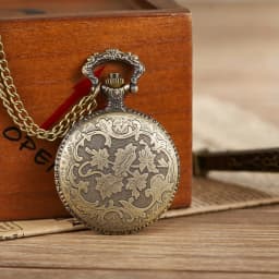 Classic Retro Pocket Watch Simple Digital Face Hanging Chain Brown Flip Cover Men Quartz Hanging Watch Suitable for Gift Giving