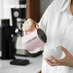 MHW-3BOMBER Classic Milk Frothing Pitcher 500ml Red Stainless Steel Steaming Pitchers Cappuccino/Latte Art Milk Cup Coffee Tool