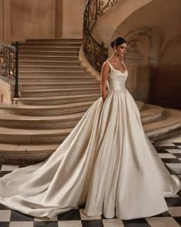 Elegant Pearls A-Line Wedding Dresses Spaghetti Straps Satin Bride Gowns Sexy Backless Bride Dress vestidos de novia de lujo