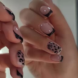 24Pcs French Short Square White Reusable False Nail Tips with Rhinestone Star Chain Nude Pink Acrylic Lovely Nails Fashion Set