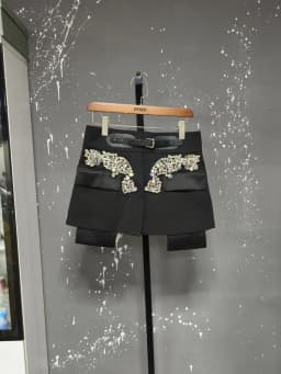 EAM Black Irregular Rhinestones Belted Mini Half-body Skirt High Waist Women Fashion Tide New Spring Autumn 2026 JY75801